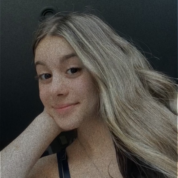 Meet your Posher, Madison - Picture 1 of 1